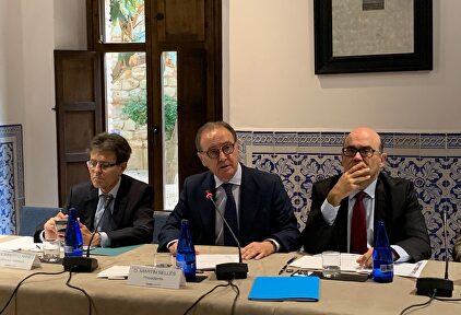 Martín Sellés, presidente de Farmaindustria (en el centro) durante su intervención en Chinchón | Farmaindustria