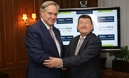 Adrián García Nevado, Director General de Grandes Clientes y Territorio Centro de Telefónica en España y Ángel Sánchez, Director General de la ONCE.
