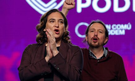 Pablo Iglesias y Ada Colau en un mitin | EFE