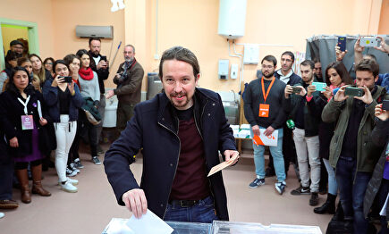 Pablo Iglesias, votando. | EFE