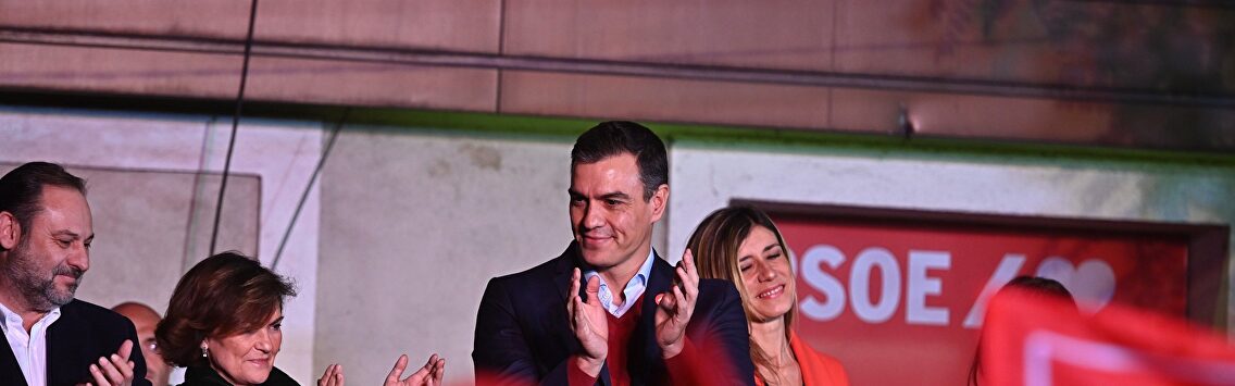Sánchez, tras las elecciones, en la calle Ferraz | EFE