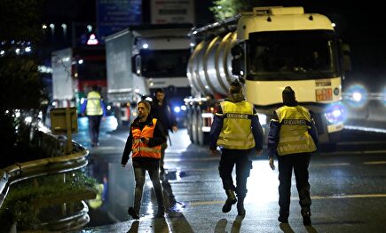 Agentes de la policia francesa controlan la frontera de Biriatou | EFE