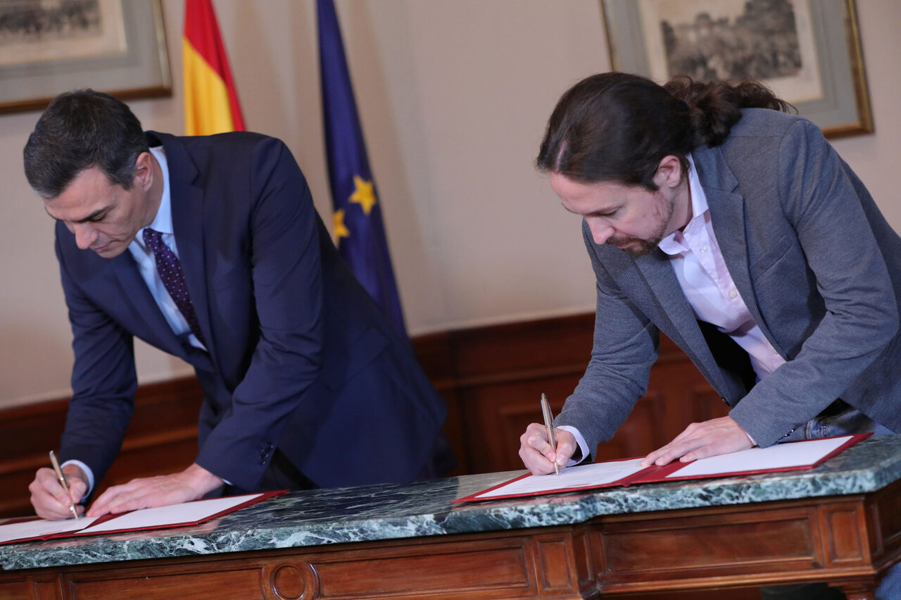 Pedro Sánchez y Pablo Iglesias firman su preacuerdo de gobierno | Jesús Hellín (Europa Press)