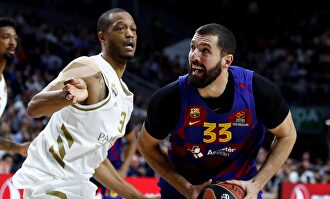 Randolph (i) y Mirotic, durante el Clásico de la semana pasada en el Wizink Center. | EFE