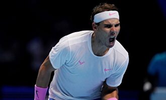 Rafa Nadal celebra su victoria ante Stefanos Tsitsipas. | EFE