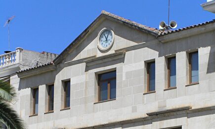 Fachada del ayuntamiento de Beas de Segura, donde un concejal pidió violar a las hermanas y madres de los votantes de Vox | Wikipedia