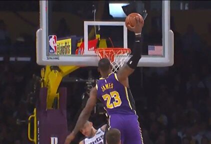 El espectacular mate de LeBron James del que todo el mundo habla