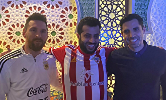 Leo Messi, junto al jeque del Almería. | Twitter
