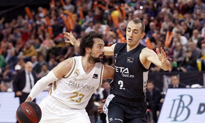 Sergio Llull, en acción ante el Retabet Bilbao Basket. | EFE