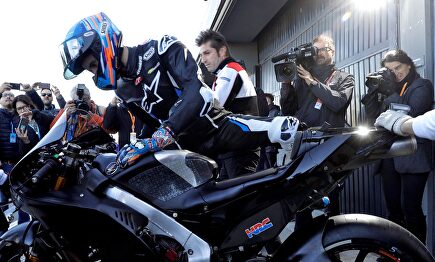 Álex Márquez se cae en sus primeras vueltas con la Honda de MotoGP