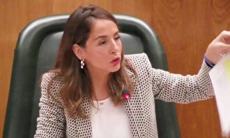 Bronca en el Ayuntamiento de Zaragoza después de que el portavoz de Podemos llame "guapa" a una consejera