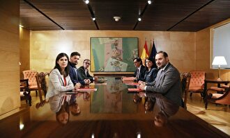 La mesa de negociación entre ERC y PSOE |  LD
