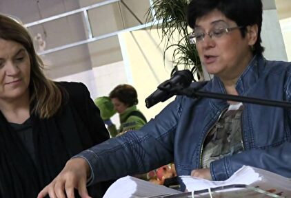 En el micrófono, la jefa de la Unidad de Normalización Lingüística de la Diputación de Valencia, Inmaculada Cerdà | Youtube