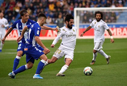 Isco, en acción ante el Alavés en Mendizorroza. | EFE