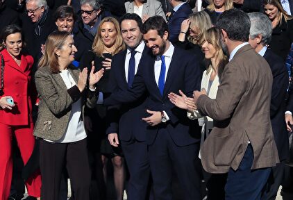 La cúpula del PP durante la foto de grupo de este lunes. | EFE