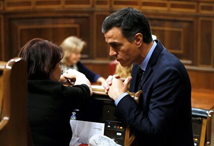 Adriana Lastra y Pedro Sánchez | EFE