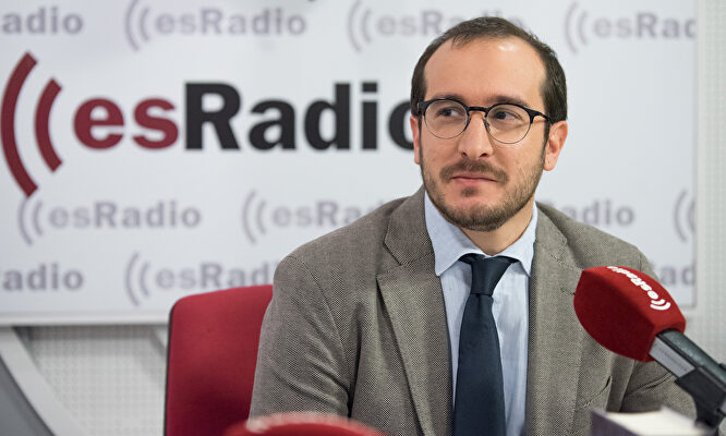 El escritor Luca Constantini, en esRadio. | David Alonso Rincón