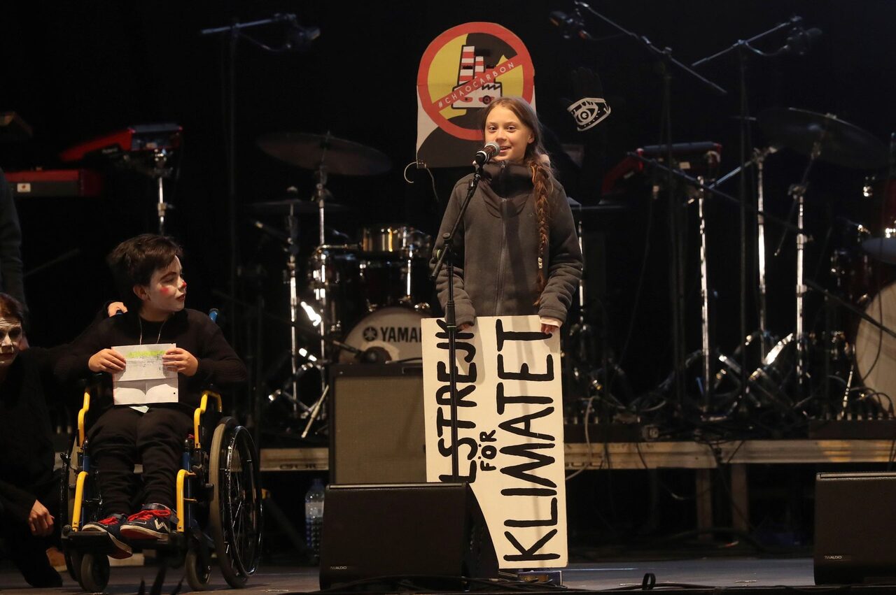 Greta en el escenario en Nuevos Ministerios donde ha finalizado la manifestación | EFE