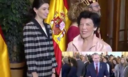 Isabel Celaa ignora a la presidenta del Senado en el besamanos de la Constitución