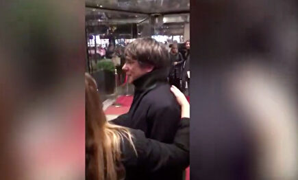 Increpan e insultan en catalán a Puigdemont en un hotel de Bruselas