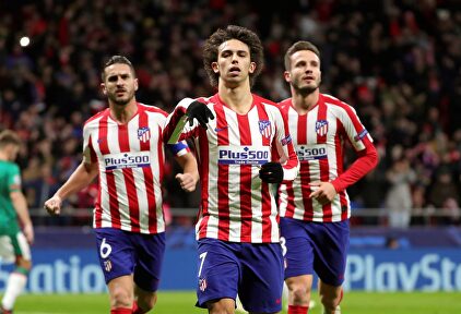 Joao Félix celebra junto a Koke y Saúl su gol al Lokomotiv. | EFE