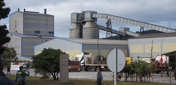Vista de la factoría de Alcoa en San Cibrao, en Cervo (Lugo) | Europa Press