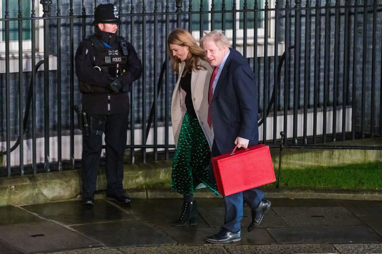 Boris Johnson llegando a Downing Street con su novia | EFE