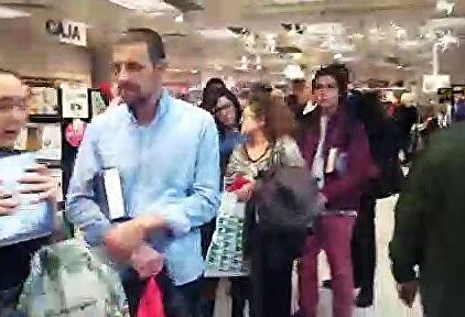 Federico Jiménez Losantos vuelve a colapsar El Corte Inglés para firmar sus libros