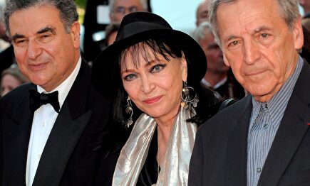 Anna Karina, con el director Constantin Costa-Gavras. | EFE