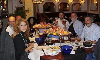 Al fondo con barba y camisa blanca, Roberto Macías, imputado sindicalista e informante de la trama de UGT-A | Twitter