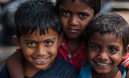 Cada vez más empresas crean iniciativas para ayudar a los desfavorecidos | Pixabay/CC/tortugadatacorp