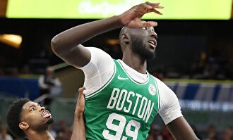 Boston enloquece con el debut en casa del gigante Tacko Fall