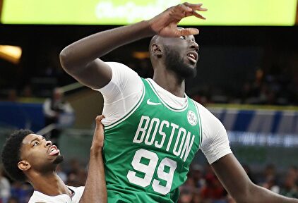 Boston enloquece con el debut en casa del gigante Tacko Fall