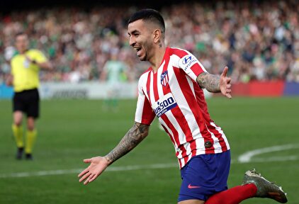 Ángel Correa celebra su gol al Betis en el Benito Villamarín. | EFE