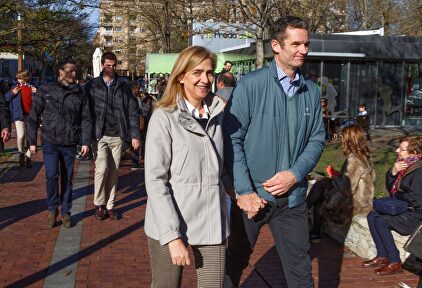 Cristina de Borbón e Iñaki Urdangarín, sonrientes y de la mano en Vitoria | EFE