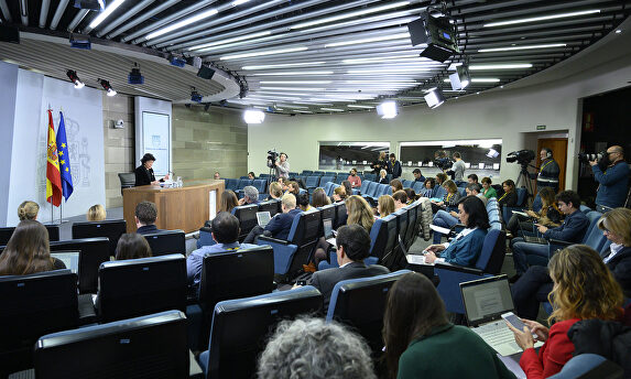 Isabel Celaá tras el último Consejo de Ministros del año | EFE