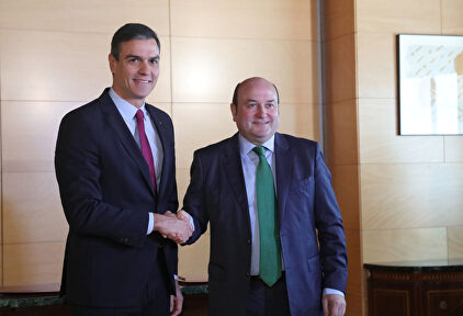 El presidente del Gobierno en funciones, Pedro Sánchez, y el presidente del PNV, Andoni Ortuzar. | Jesús Hellín (Europa Press)