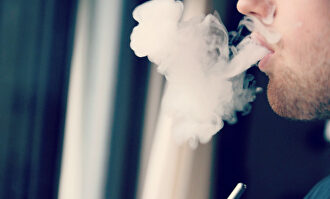 El vapeo de los cigarrillos electrónicos | Flickr