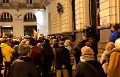 Decenas de personas se manifiestan en Zaragoza contra Pedro Sánchez