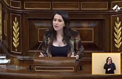 "¿No hay ni un solo valiente en la bancada socialista?"