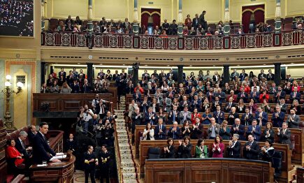 Sánchez, ovacionado por los suyos. | EFE