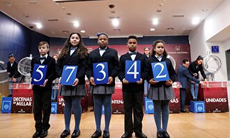 El primer premio del sorteo de la lotería del Niño ha sido el 57342 | EFE