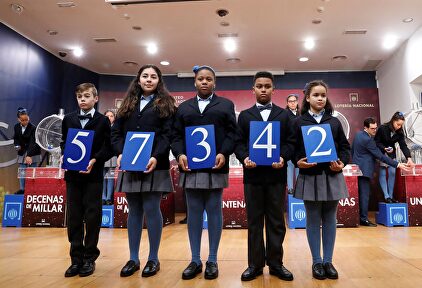 El primer premio del sorteo de la lotería del Niño ha sido el 57342 | EFE