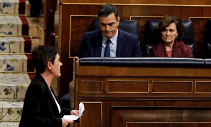 Sánchez y Calvo dirigen sus miradas a la portavoz de Bildu, Mertxe Aizpurua | EFE