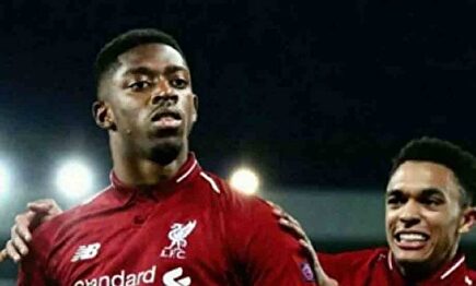 Ousmane Dembélé con la camiseta del Liverpool | EFE