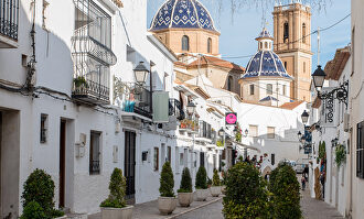 Una calle de Altea |  C.Jordá