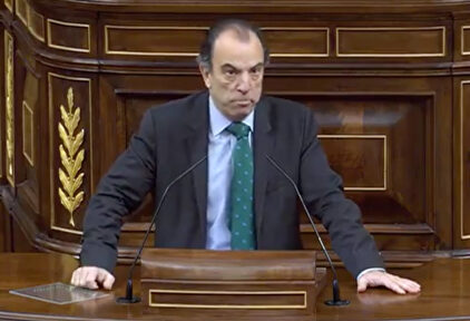 La lección de Navarra Suma a Sánchez e Iglesias que recibe la ovación de PP, Vox y Cs