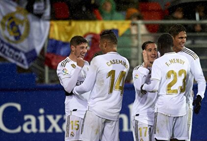 Casemiro y Valverde celebran un gol ante el Eibar. | EFE