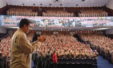 Maduro, durante un acto con miembros del ejército. | EFE
