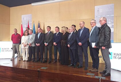 El presidente de la Xunta con representantes del sector del taxi y de las VTC de Galicia | PAULA JUSTO-EUROPA PRESS